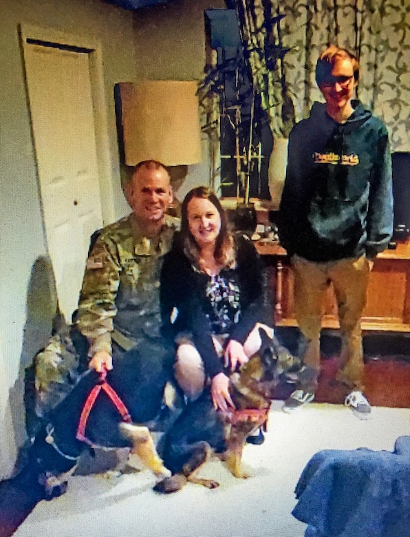 From Poland, with love: Army Reserve Soldiers return home with military rescue dogs