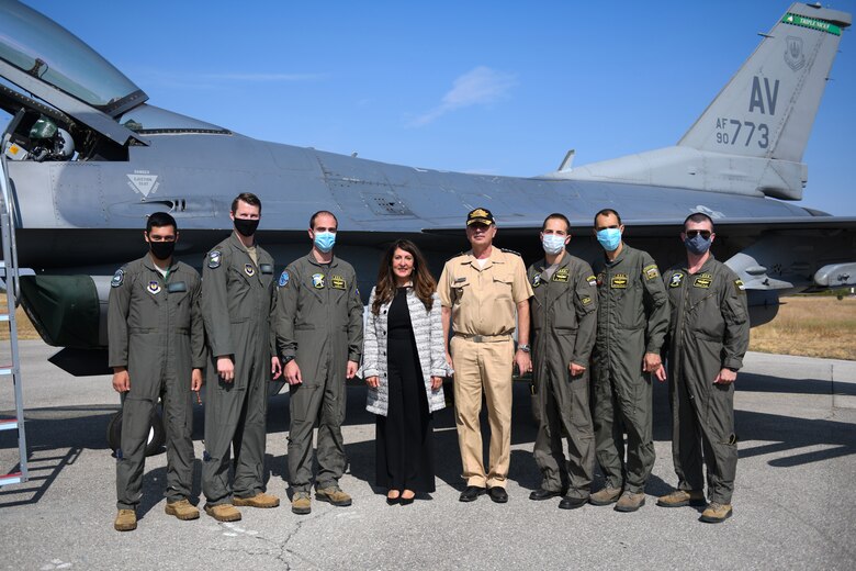 Herro Mustaf, U.S. Ambassador to the Republic of Bulgaria, left center, and Admiral Eftimov, Bulgarian chief of defense, right center, pose with the U.S. Air Force and Bulgarian air force pilots for a photo in front of a U.S. Air Force F-16 Fighting Falcon during Thracian Viper 20 at Graf Ignatievo Air Base, Bulgaria, Sept. 24, 2020. Thracian Viper 20 is a multilateral training exercise with the Bulgarian air force, aimed to increase operational capacity, capability and interoperability with Bulgaria. (U.S. Air Force photo by Airman 1st Class Ericka A. Woolever)