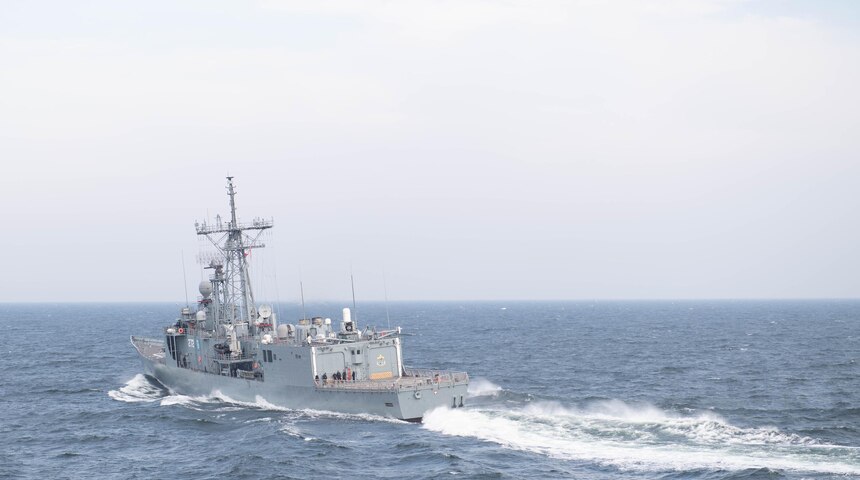 SS Ross (DDG 71); ORP General Kazimierz Pulaski (F272)