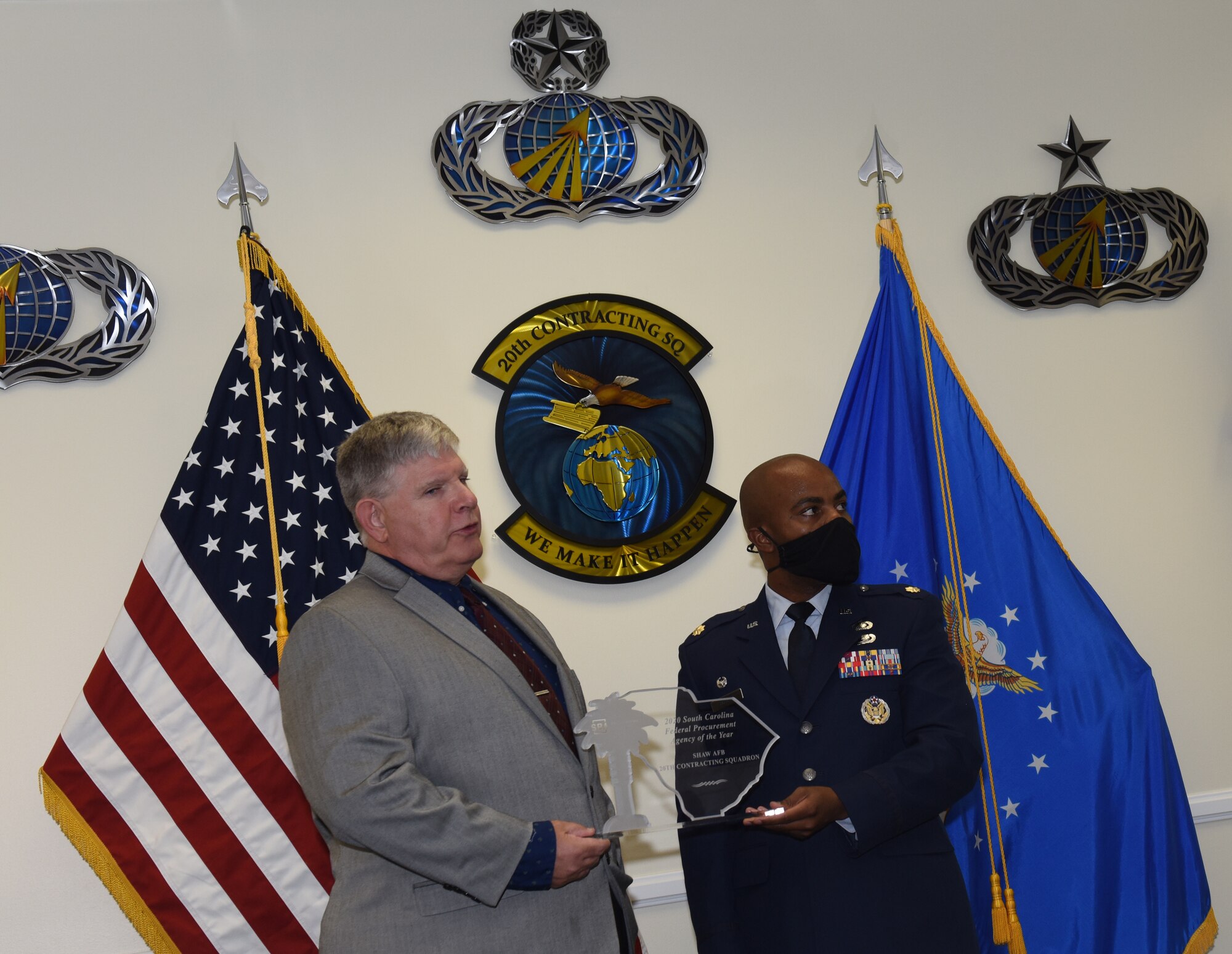 Image of the 20th Contracting Squadron commander accepting an award.