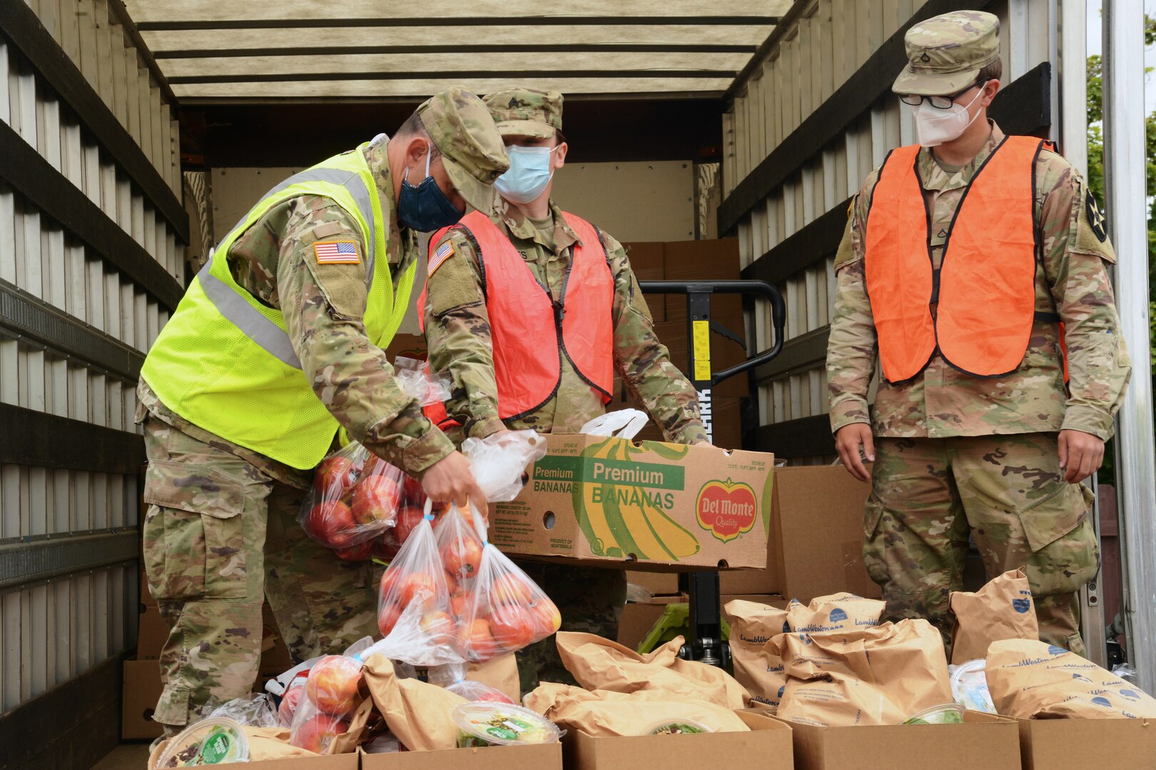 Members of the Washington National Guard pack and distribute food at a food bank in Touchet, Wash., May 13, 2020. Washington Air and Army National Guards service members are supporting food banks around the state during the COVID-19 pandemic.