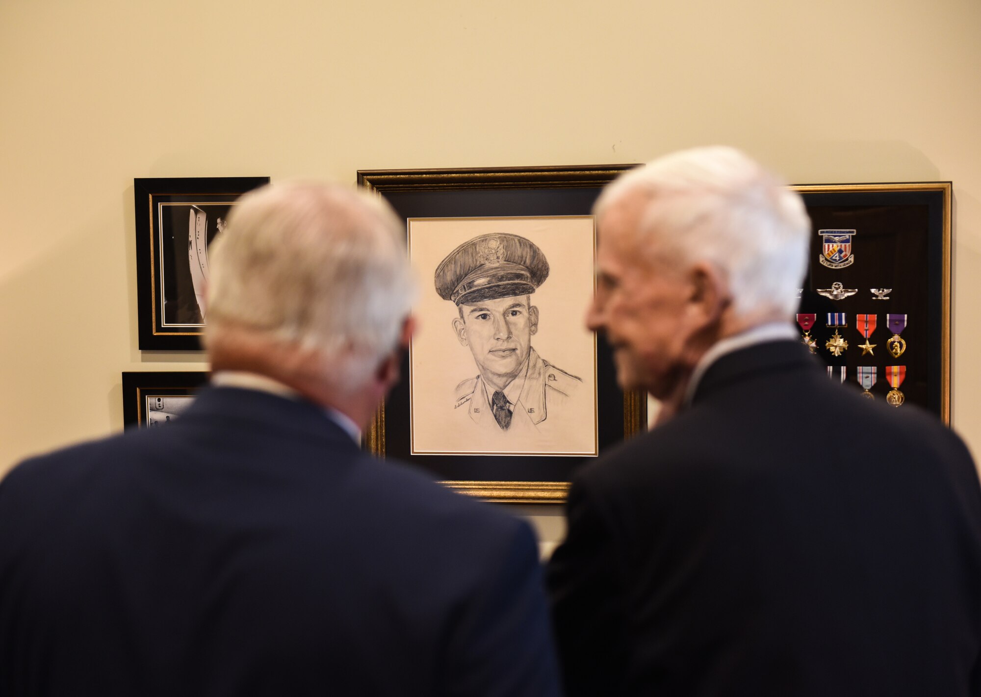 Ret. Col. Carlyle “Smitty” Harris, former Vietnam prisoner of war, and Ret. Lt. Col. Richard “Sonic” Johnson, former Columbus Air Force Base member, talk about Harris’ memorabilia on September 18, 2020, in Tupelo, Miss. Harris was held captive for a portion of time at the infamous Hanoi Hotel in Vietnam. (U.S. Air Force photo by Airman 1st Class Davis Donaldson)