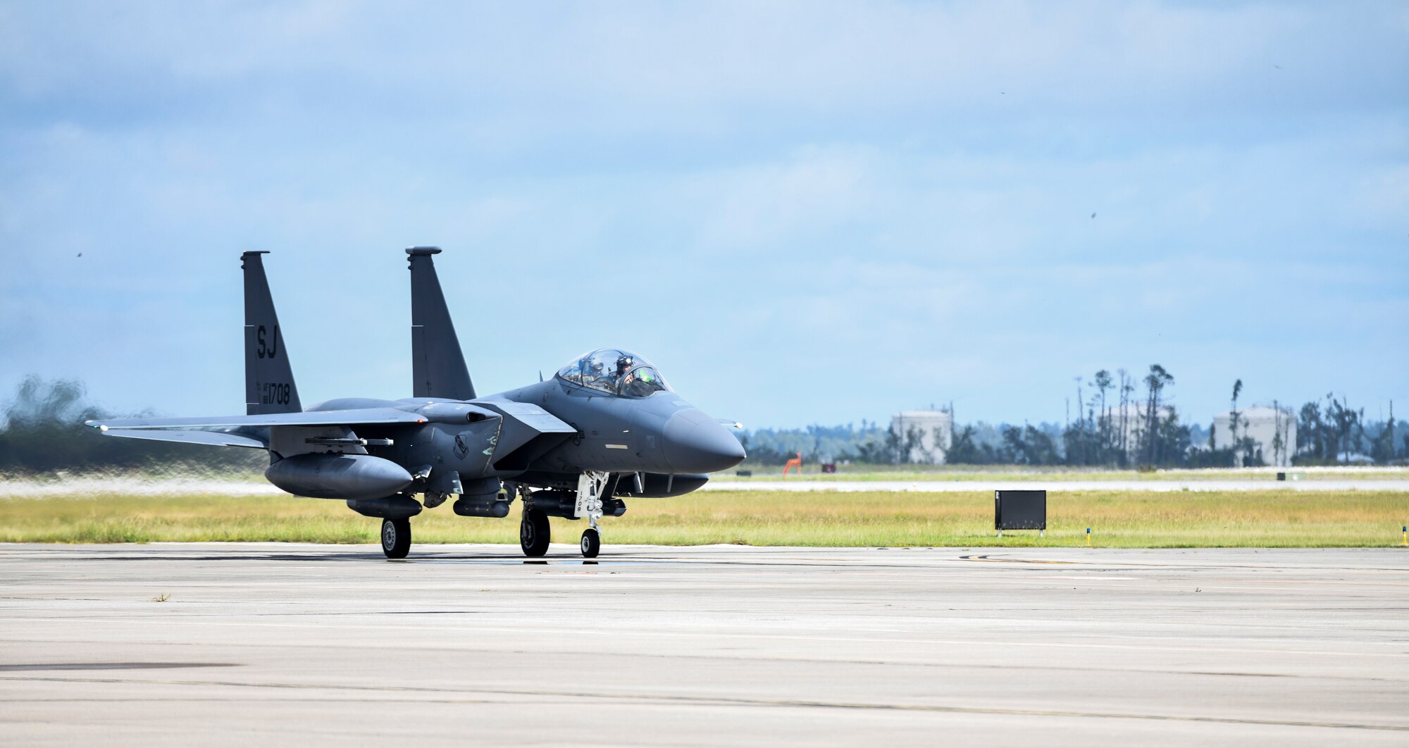 A U.S. Air Force F-15E Strike Eagle piloted by U.S. Air Force Gen. Mark Kelly, commander of Air Combat Command, taxis at Tyndall Air Force Base, Florida, Sept. 28, 2020. Kelly arrived at Tyndall to tour and discuss the ongoing rebuild and future plans for the base. (U.S. Air Force photo by Senior Airman Stefan Alvarez)