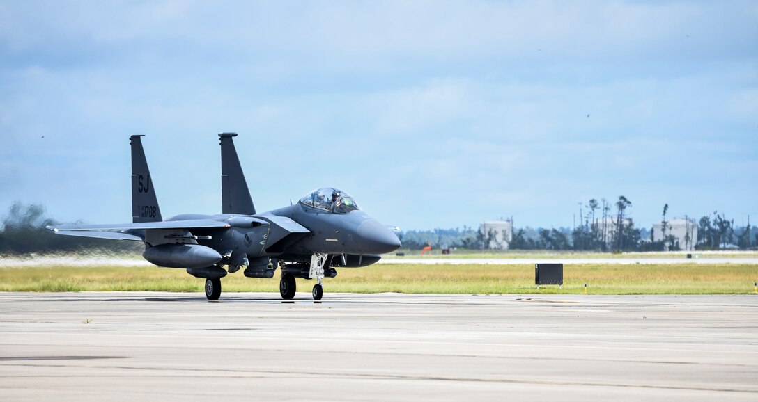 A U.S. Air Force F-15E Strike Eagle piloted by U.S. Air Force Gen. Mark Kelly, commander of Air Combat Command, taxis at Tyndall Air Force Base, Florida, Sept. 28, 2020. Kelly arrived at Tyndall to tour and discuss the ongoing rebuild and future plans for the base. (U.S. Air Force photo by Senior Airman Stefan Alvarez)