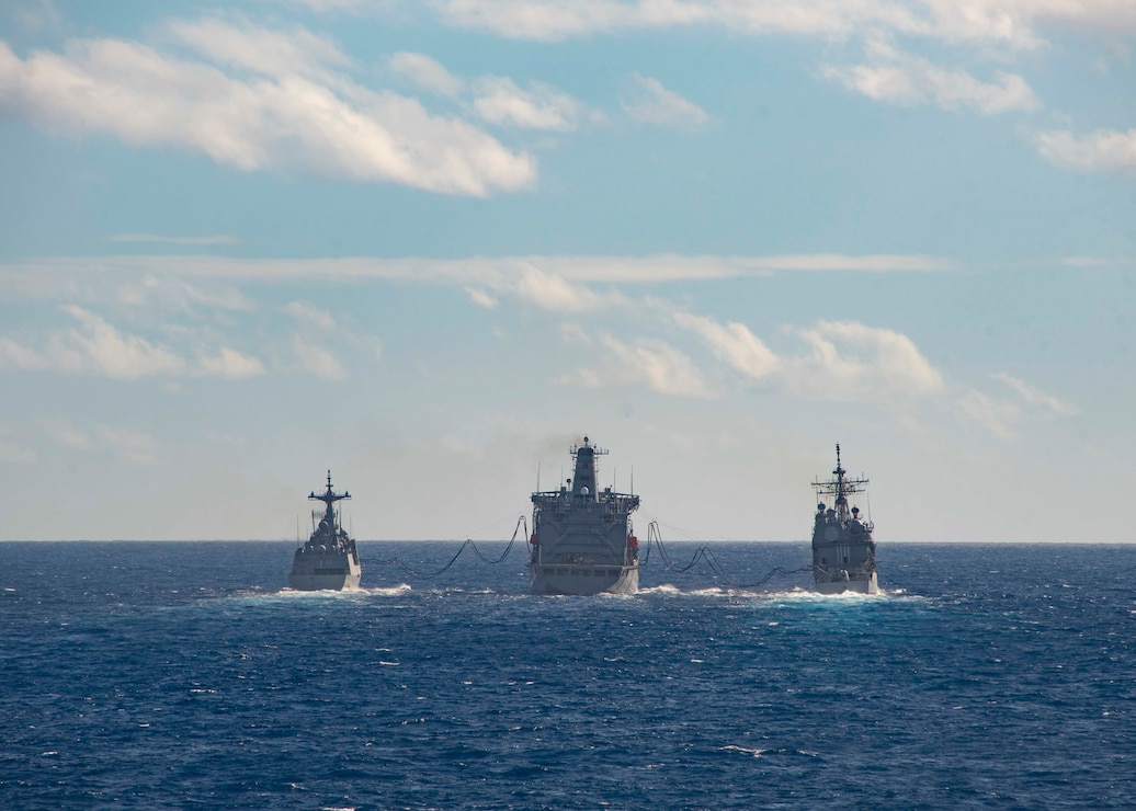 Republic of Korea Navy ship ROKS Chungmugong Yi Sun-sin (DDH 975) and U.S. Navy Ticonderoga-class guided-missile cruiser USS Lake Erie (CG 70) conduct a replenishment-at-sea (RAS) with U.S. Navy fleet replenishment oiler USNS Henry J. Kaiser (T-AO 187) during Exercise Rim of the Pacific (RIMPAC) 2020.
