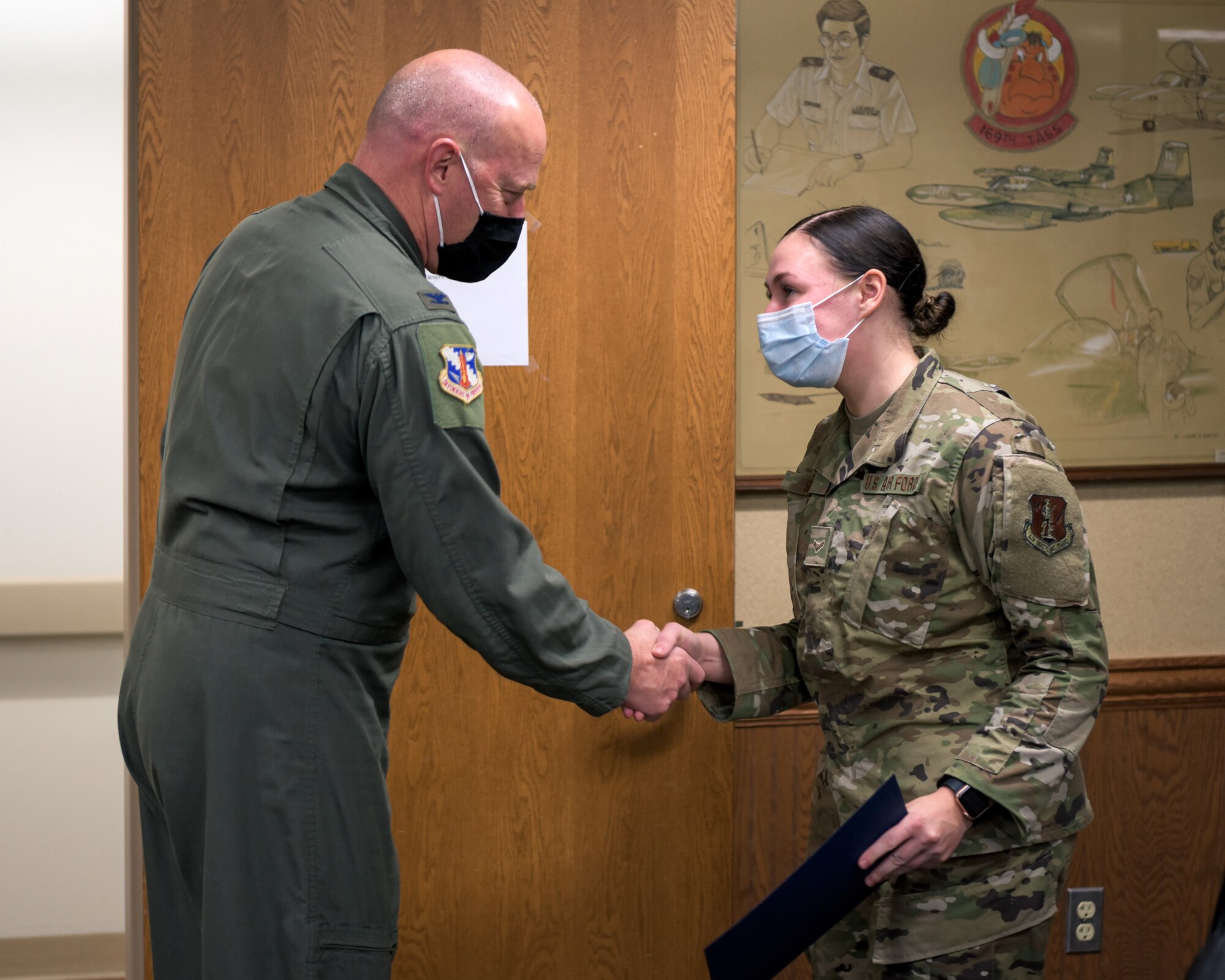 Airmen shaking hands.