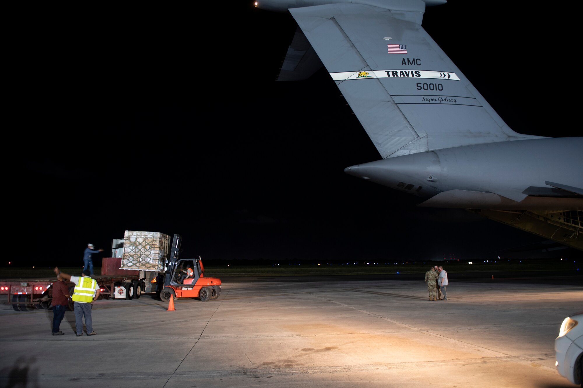 Photos of U.S. Airmen delivering humanitarian aid to Dominican Republic.