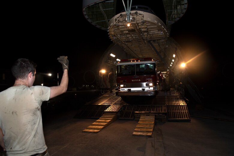 Photos of U.S. Airmen delivering humanitarian aid to Dominican Republic.