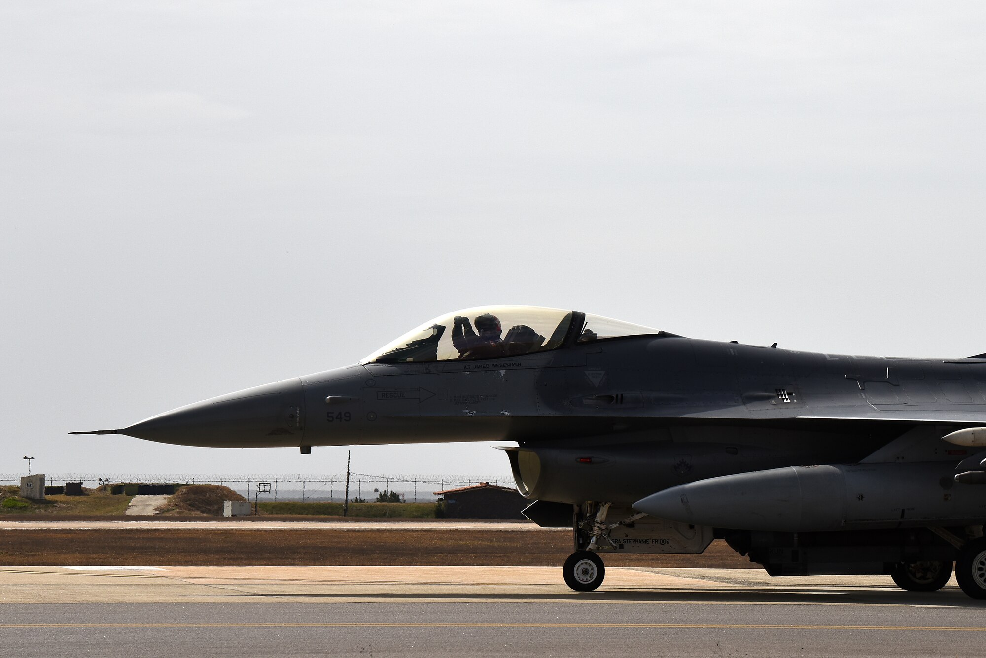 Lt. Gen. Scott Pleus, 7th Air Force commander, gives the 80th Fighter Squadron’s ‘crush ‘em’ sign on the flightline at Kunsan Air Base, Republic of Korea, April 1, 2021. During his visit, Pleus held a mentorship session with Kunsan’s company grade officers, toured the O’Malley Dining Facility, visited the fighter squadrons and more. (U.S. Air Force photo by Senior Airman Suzie Plotnikov)