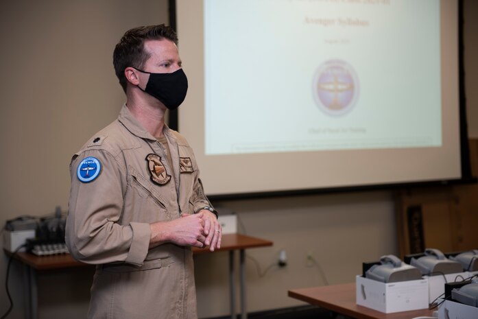 CORPUS CHRISTI, Texas (Oct. 30, 2020) Former Training Squadron 27 Commanding Officer Cmdr. Jeff Shanahan briefs the first students enrolled in Naval Aviation Training Next-Project Avenger. Project Avenger is a prototype syllabus designed to train student naval aviators to a greater level of proficiency in a shorter period of time than the traditional syllabus to increase fleet aviator availability. (U.S. Navy photo by Anne Owens/Released)