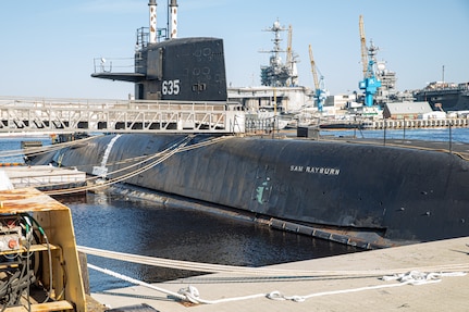 Norfolk Naval Shipyard (NNSY) welcomed the Moored Training Ship Sam Rayburn (MTS 635) in advance of its inactivation April 3.