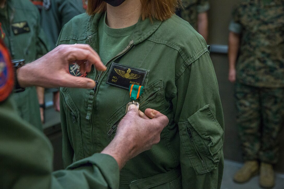 U.S. Marine Corps Lt. Gen. Mark R. Wise, the Deputy Commandant for Aviation, presents an award to Sgt. Morgan Martin with Marine Operational Test and Evaluation Squadron (VMX) 1, on Marine Corps Air Station Yuma, Ariz., Oct. 26, 2020.