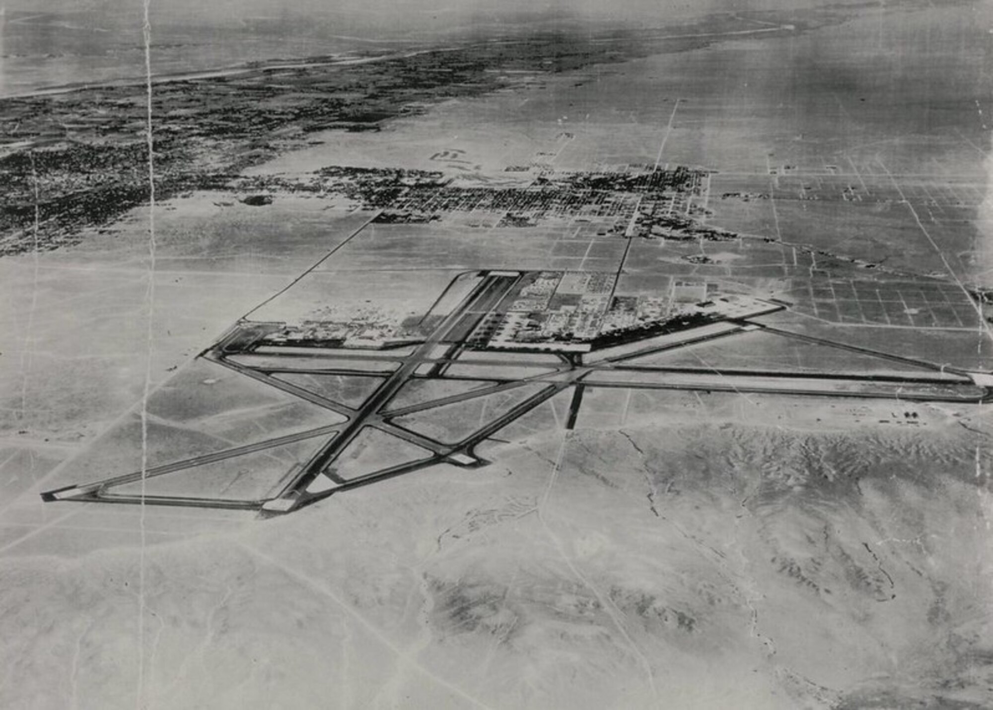 Aerial photo of Kirtland Field, N.M. in 1943.