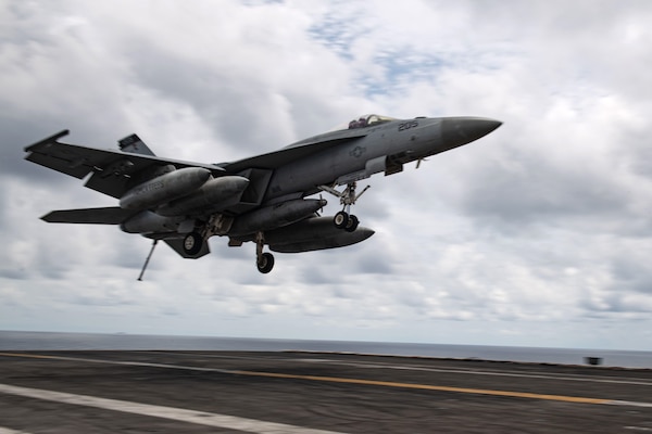 An F/A-18E Super Hornet, assigned to the “Tomcatters” of Strike Fighter Squadron (VFA) 31, approaches the flight deck of the aircraft carrier USS Theodore Roosevelt (CVN 71) April 5, 2021.