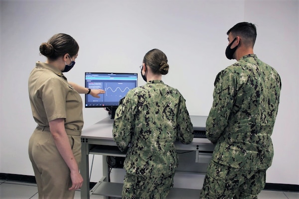 SAN DIEGO (March 11, 2021) Sailors from the Center for Surface Combat Systems’ (CSCS) Fleet Anti-Submarine Warfare Training Center (FASW) are operating the dual display station (DDS) workstation, a unique feature of the AN/SQQ-89A(V)15 Virtual Operator Trainer (VOT) that provides geographic plotting capability to aid in gaining situational awareness and conduct undersea warfare fire control solution development.  The workstation was designed to be a commercial-equivalent representation of the DDS installed aboard Arleigh Burke-class guided missile destroyers and Ticonderoga-class guided-missile cruisers in the combat information center. (U.S. Navy photo by Lt. Samantha Drumb)