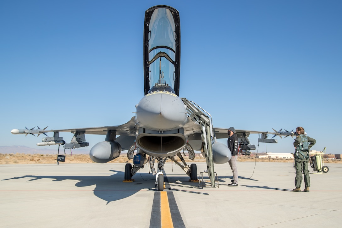 Crews prepare an F-16 assigned to the 416th Flight Test Squadron for a bomb drop test sortie at Edwards Air Force Base, California, Feb. 26. The successful drop test was in support of the Korea F-16 Update Program. The ROKAF currently operates 133 KF-16C/D Block 50/52 fighter aircraft, all of which will undergo extensive modernization and upgrades as part of the comprehensive improvement program. Lockheed Martin was awarded a $1.2 billion contract to retrofit the 133 KF-16s and upgrade them to the advanced F-16V configuration, which is the latest technologically and most advanced version of the fourth generation fighter jet. (Air Force photo by Ethan Wagner)