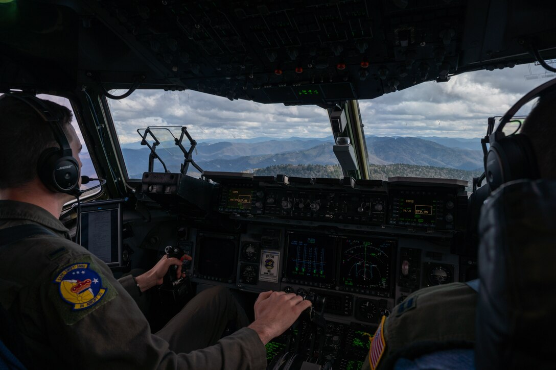 First Lt. Brent Johnson, left, and Capt. James Dimmick, both 3rd Airlift Squadron pilots, fly a Dover Air Force Base C-17 Globemaster III during exercise Razor Talon over North Carolina, March 24, 2021. Mobility Airmen participated in RT to enhance readiness and assist in implementation of the Agile Combat Employment concept across the Air Force. (U.S. Air Force photo by Airman 1st Class Faith Schaefer)