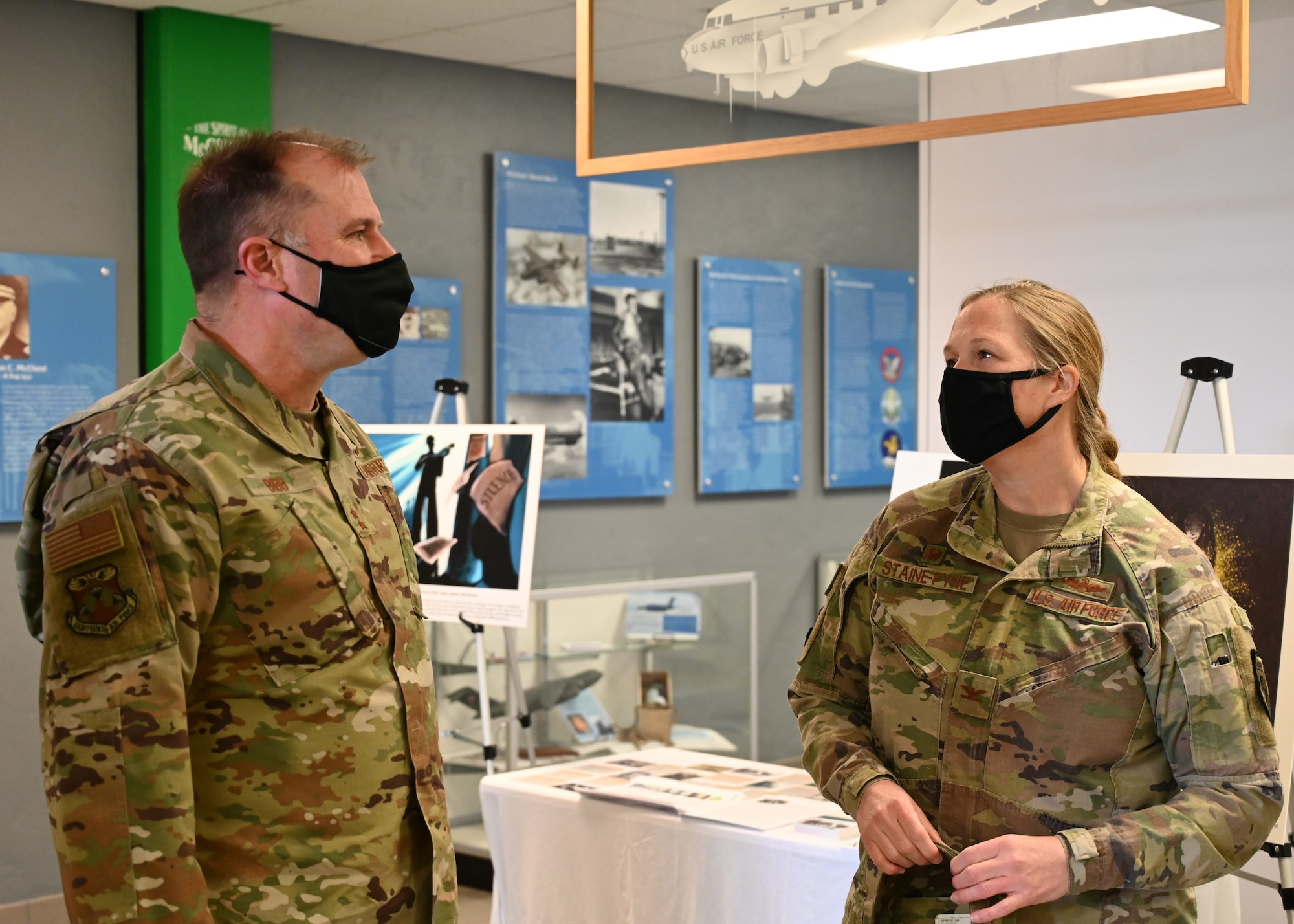 Maj. Gen. Thad Bibb, 18th Air Force commander, engages with Col. Erin Staine-Pyne, the 62nd Airlift Wing commander, at Joint Base Lewis-McChord, Washington, April 7, 2021. As Air Mobility Command’s sole numbered air force, 18th AF ensures the readiness and sustainment of approximately 36,000 active duty, Air Force Reserve and civilian Airmen at 12 wings and one stand-alone group. With more than 400 aircraft, 18th AF supports AMC’s worldwide mission providing rapid global mobility to America’s armed forces through airlift, aerial refueling and aeromedical evacuation. (U.S. Air Force photo by Airman 1st Class Callie Norton)