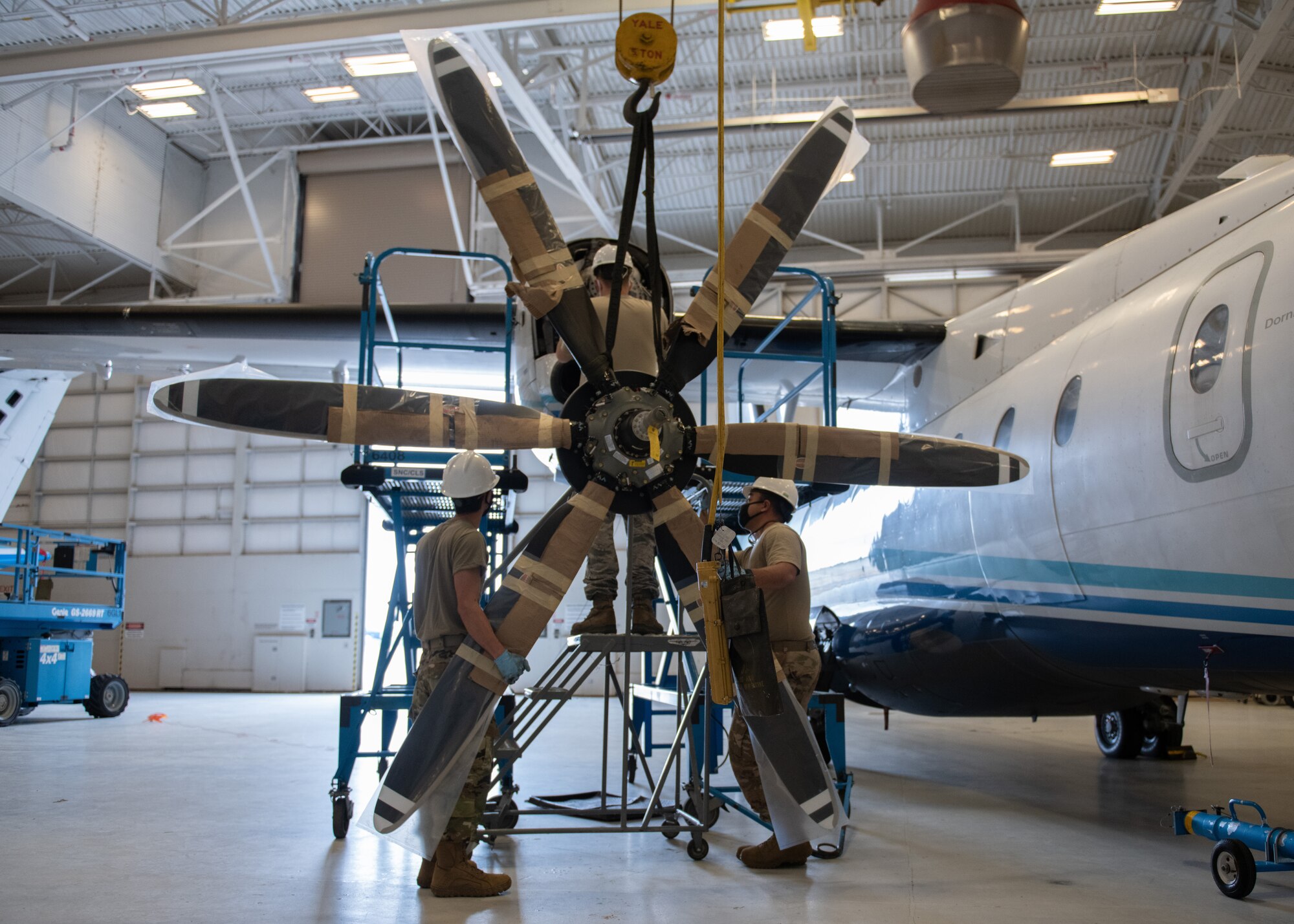 Airmen mount new propeller