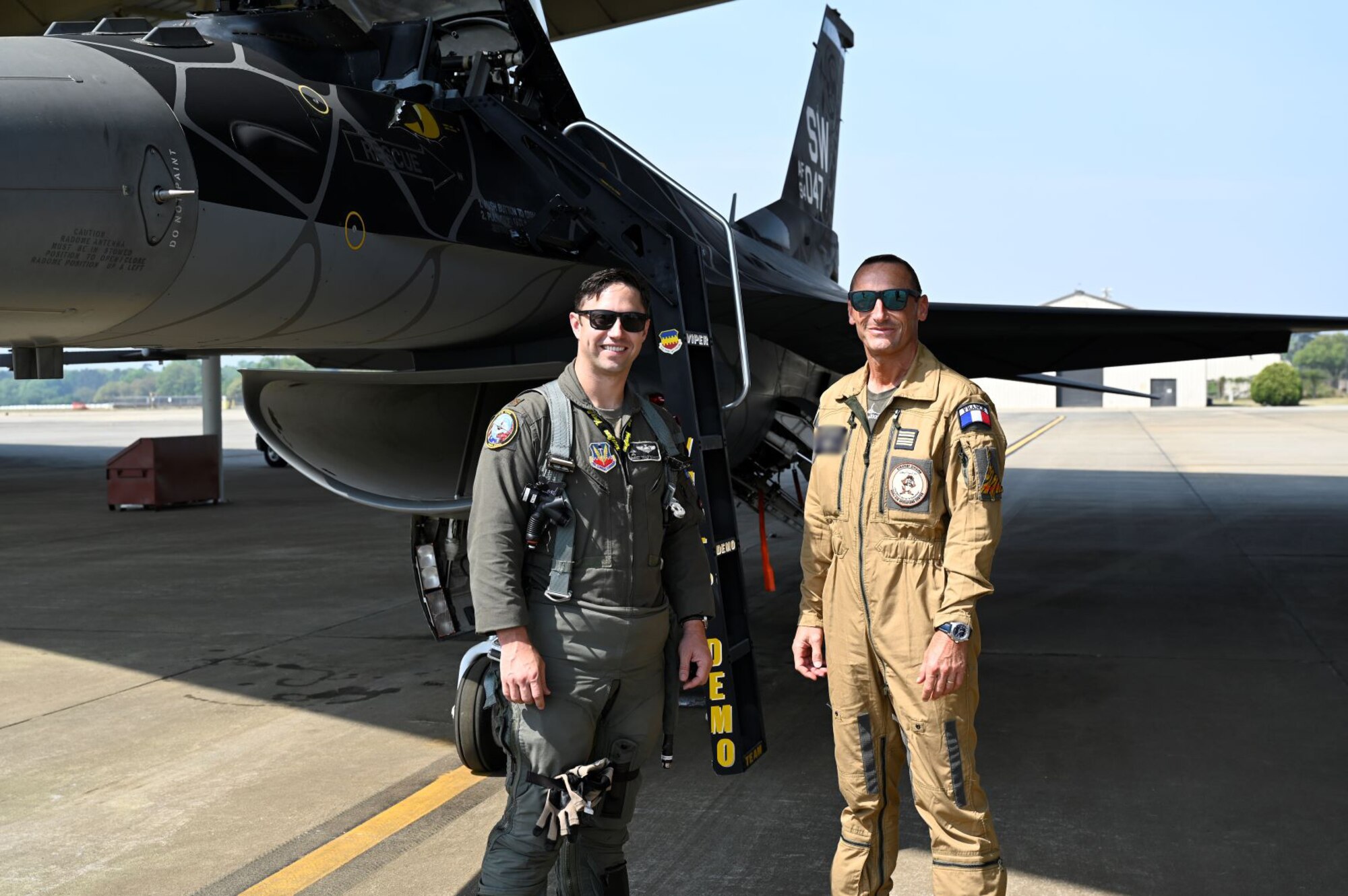 Maj. Garret Schmitz, F-16 Viper Demonstration Team commander and pilot, poses with a member from the French Air and Space Force at Shaw Air Force Base, South Carolina, April 8, 2021. Senior military representatives from nine countries traveled to Shaw AFB this week to participate in “Coalition Week,” a series of events focused on showcasing 9th Air Force’s (U.S. Air Forces Central) ability to distribute operations and command and control airpower from more than one location. (U.S. Air Force photo by Tech. Sgt. E’Lysia Wray/Released)