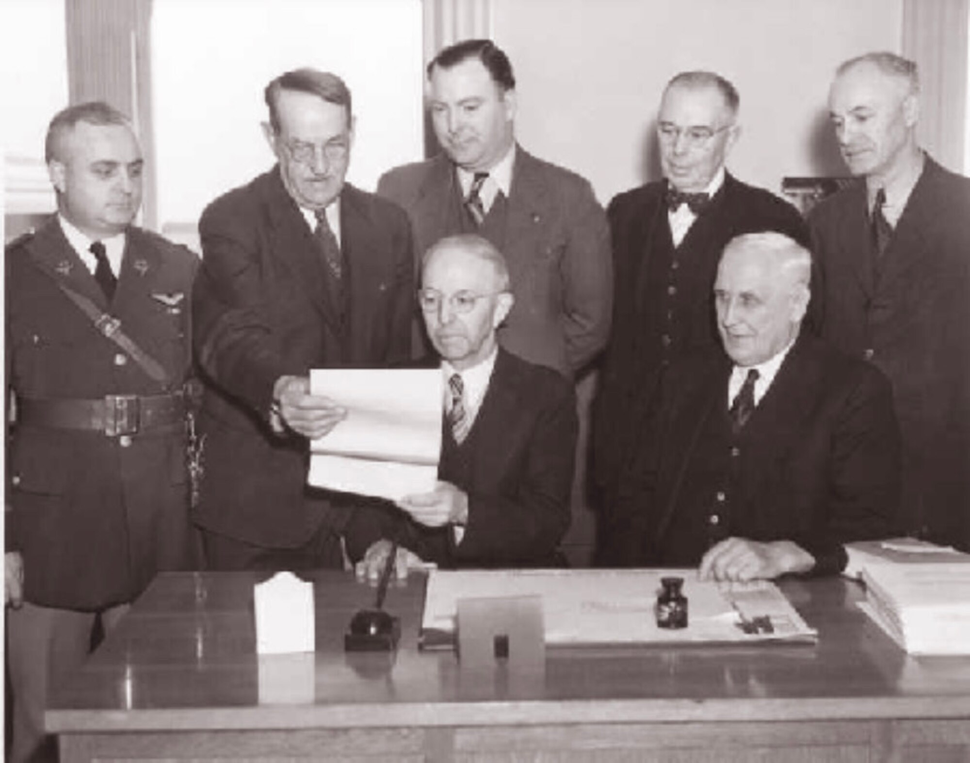 Oregon’s Military and Naval Aviation Pioneers, Frank W. Wright and Louis T. Barin, Jr.