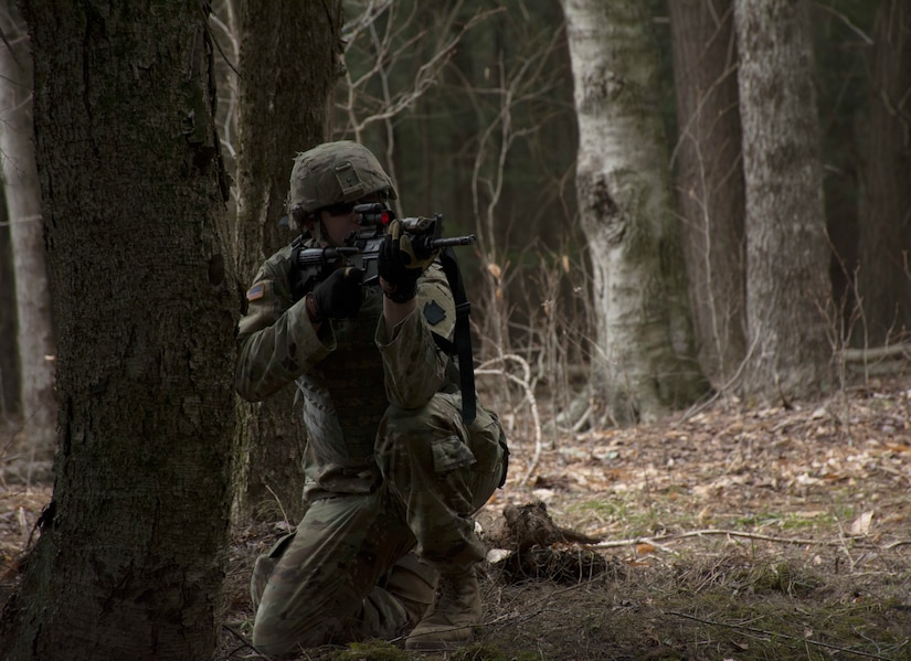 Soldiers from 1-109th Infantry Regiment train on battle drills ...