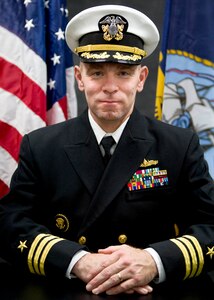 Studio portrait of Cmdr. Jason R. Horning