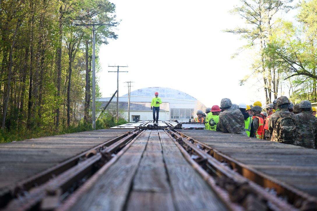 Loading up: Marine instructors teach U.S. Soldiers railway operations