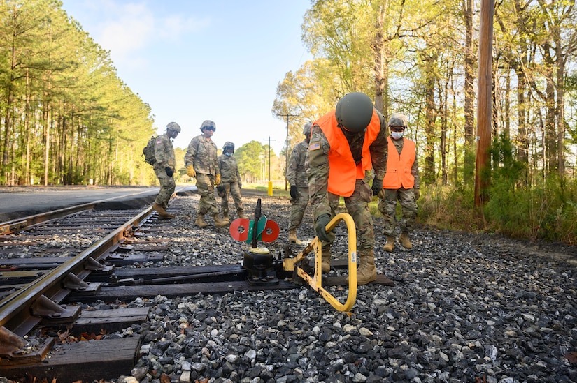 Loading up: Marine instructors teach U.S. Soldiers railway operations