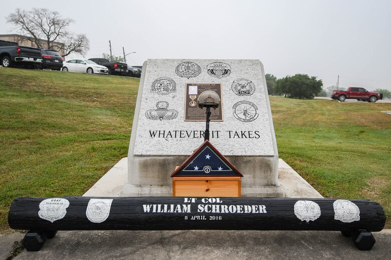 JOINT BASE SAN ANTONIO-CHAPMAN TRAINING ANNEX, Texas—Chief Master Sgt. Todd M. Popovic, Special Warfare Training Wing, or SWTW, command chief, leads a formation in memorial pushups after a memorial log carry for fallen airman, Lt. Col. William Schroeder, at the SWTW located on Joint Base San Antonio-Chapman Training Annex, or JBSA-CTA, Apr. 8, 2021.