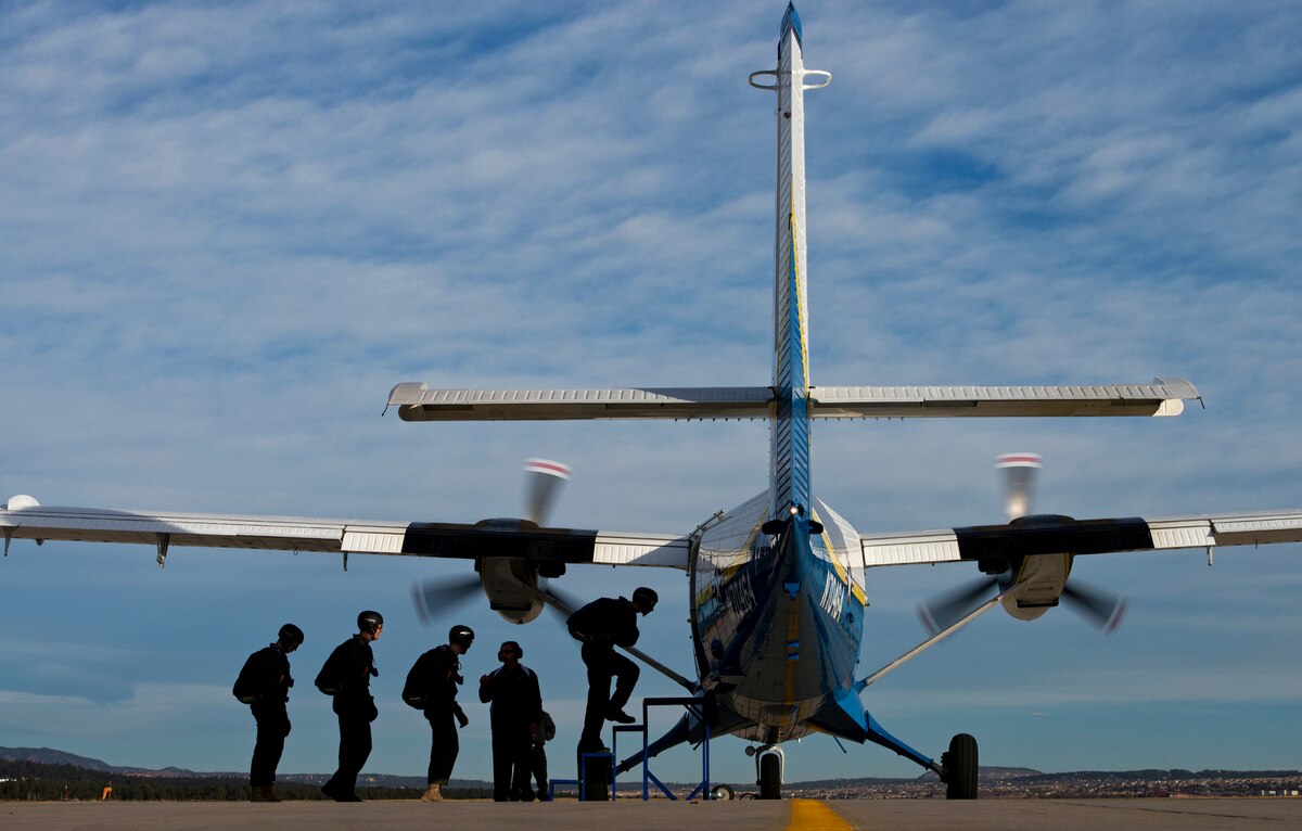 Cadets from the U.S. Air Force Academy AM490 Basic Parachuting course load into a U.S. Air Force Academy Twin Otter UV-18B the airlift support plane used for cadet parachuting and the Air Force Wings of Blue parachute team. (U.S. Air Force photo/Tech. Sgt. Bennie J. Davis III)