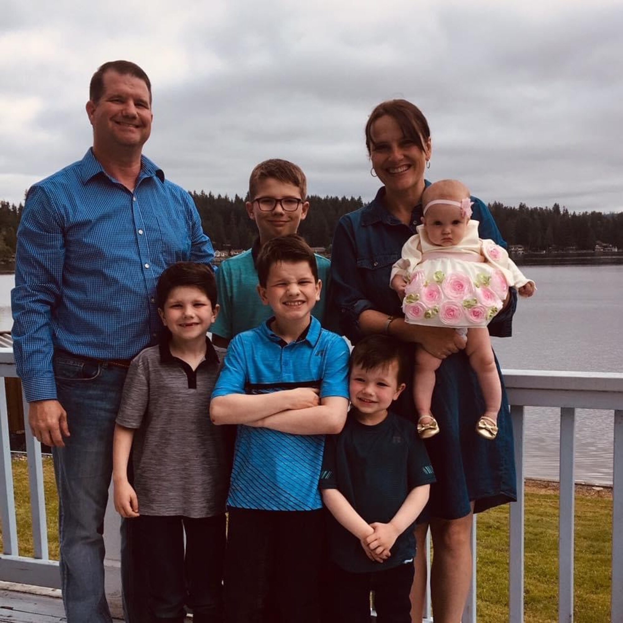 Lt. Col Brian Leiter and Maj. (ret) Trena Leiter and their five children.