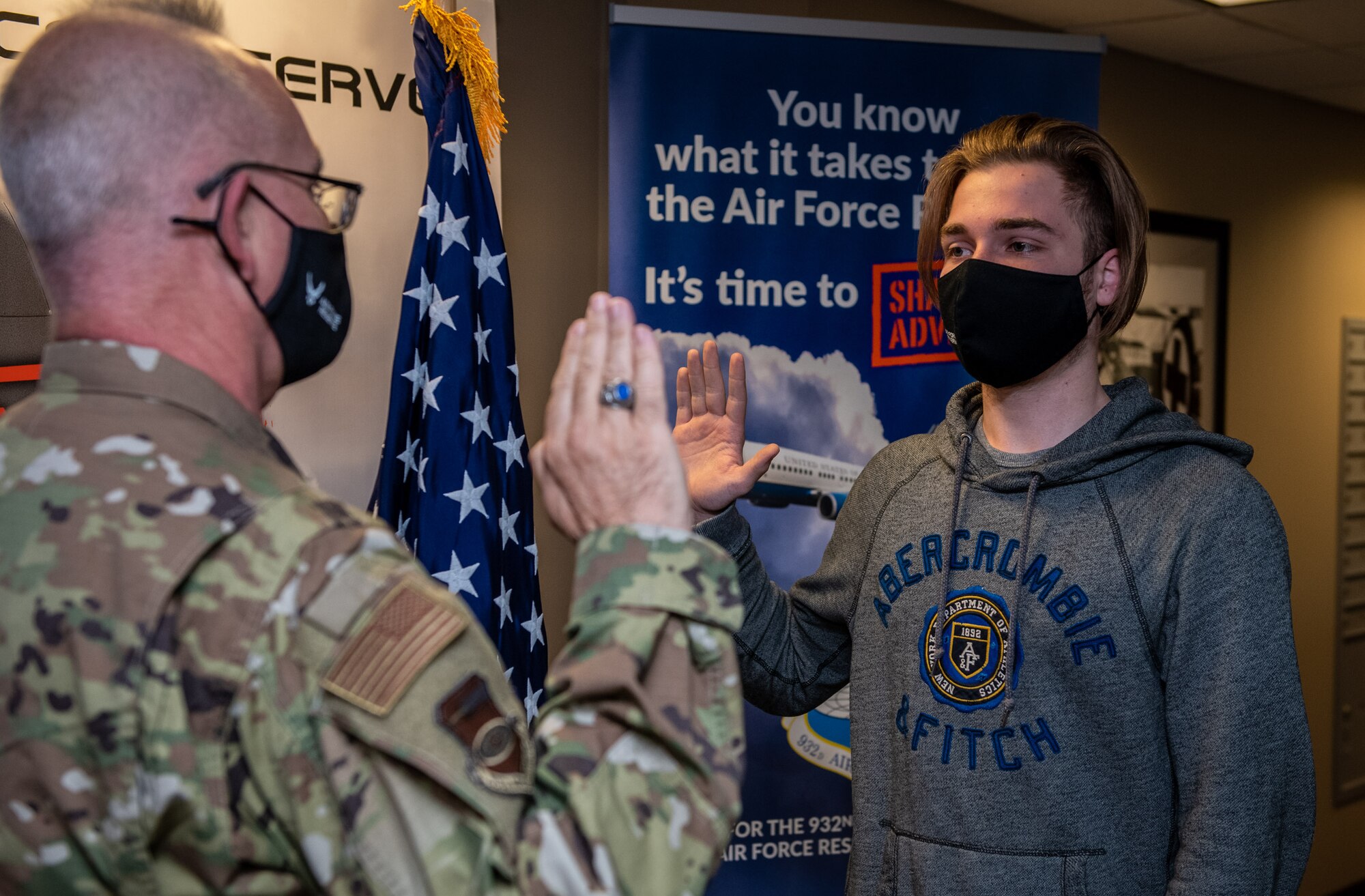 Bryce Ossman, newest recruit to join the 932nd Airlift Wing, recites the oath of enlistment given by Lt. Col. Stan Paregien, 932nd Airlift Wing Public Affairs Officer, during an enlistment ceremony, April 8, 2021, at the 932nd AW Headquarters building, Scott Air Force Base, Illinois. (U.S. Air Force photo by Christopher Parr)