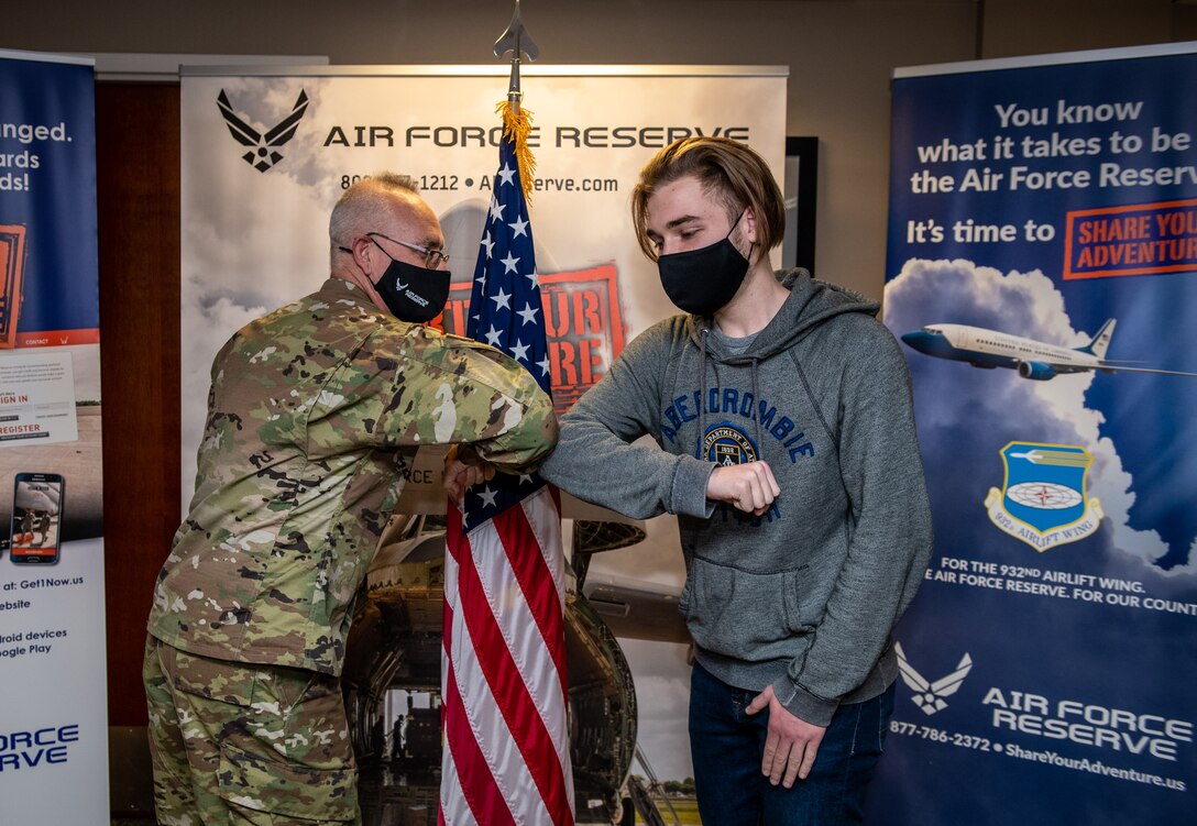 Bryce Ossman, newest recruit to join the 932nd Airlift Wing, recites the oath of enlistment given by Lt. Col. Stan Paregien, 932nd Airlift Wing Public Affairs Officer, during an enlistment ceremony, April 8, 2021, at the 932nd AW Headquarters building, Scott Air Force Base, Illinois. (U.S. Air Force photo by Christopher Parr)