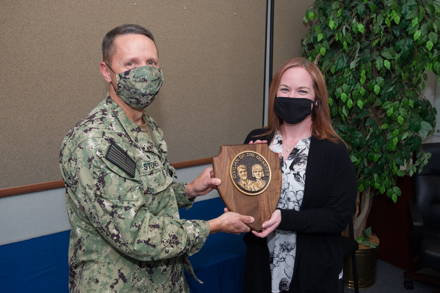 DAHLGREN, Va. (April 20, 2021) Center for Surface Combat Systems (CSCS) Commanding Officer, Capt. Dave Stoner, recognizes Ms. Cyndy Duscio, the information system security manager and cybersecurity workforce program manager for CSCS’ chief information officer, N6, as headquarters’ Civilian of the Quarter for the first quarter of 2021, at a socially-distanced awards ceremony onboard Naval Support Facility Dahlgren, Va.  (U.S. Navy photo by Michael Bova)