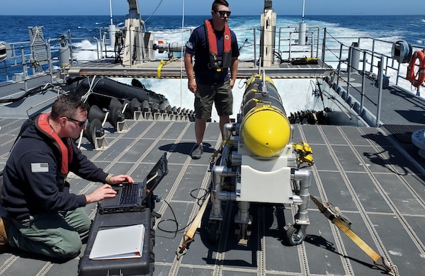 Personnel assigned to Unmanned Undersea Vehicles (UUV) Squadron 1 prepare a CARINA unmanned undersea glider for launch in support of U.S. Pacific Fleet�s UxS IBP 21.