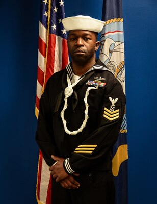 Boatswain’s Mate 1st Class Dane A. Niles was recognized as the Submarine Learning Center’s 2020 sailor of the year by Capt. Jack Houdeshell, commanding officer of the Submarine Learning Center. (U.S. Navy photo by Information Systems Technician Submarine 1st Class James Preve)