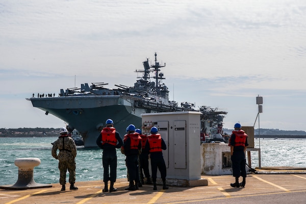 The Wasp-class amphibious assault ship USS Iwo Jima (LHD 7) arrives at Naval Station (NAVSTA) Rota, Spain, Apr. 23, 2021.