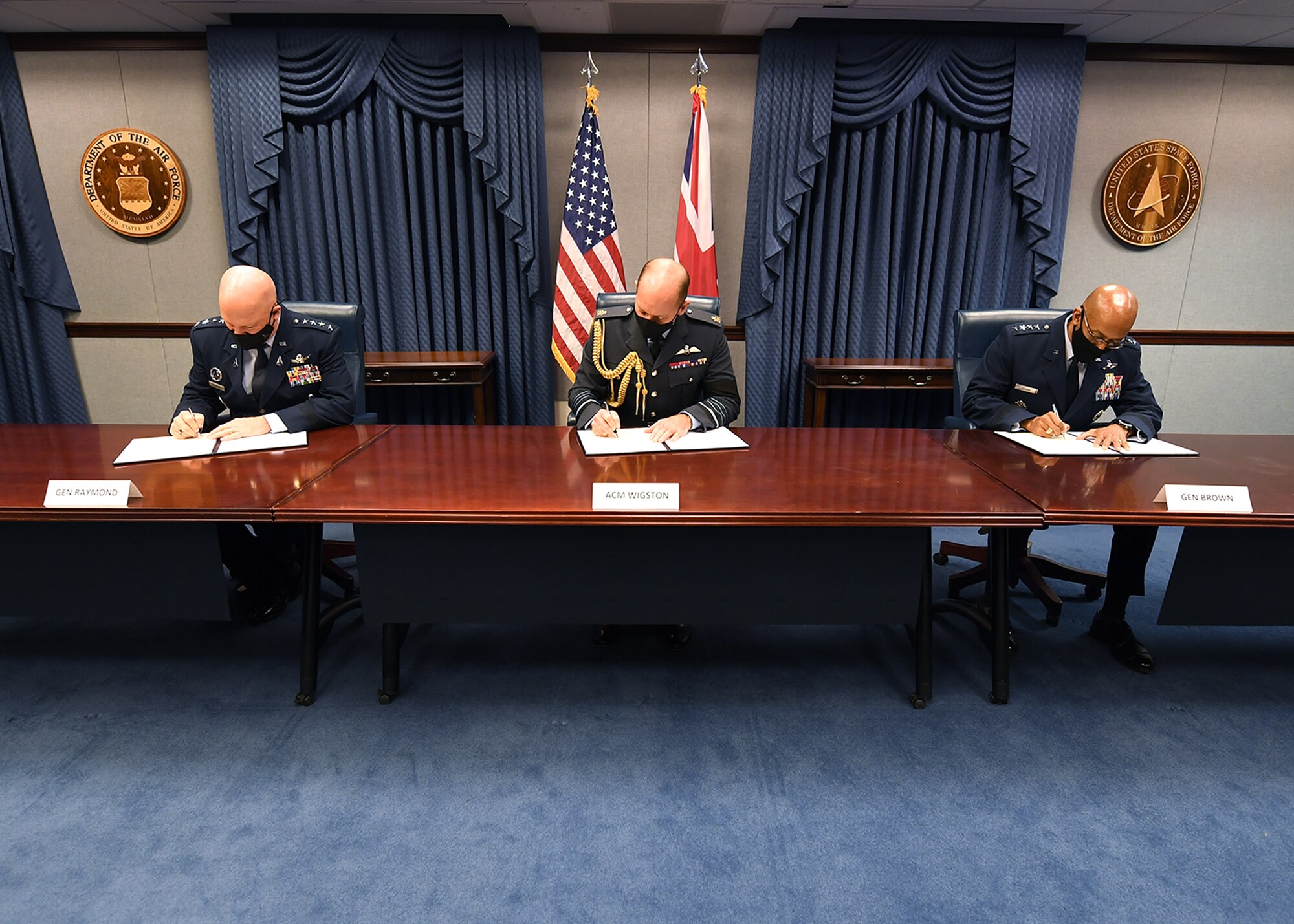 CSAF, CSO meet with ACM Wigston, sign US-UK Shared Vision Statement