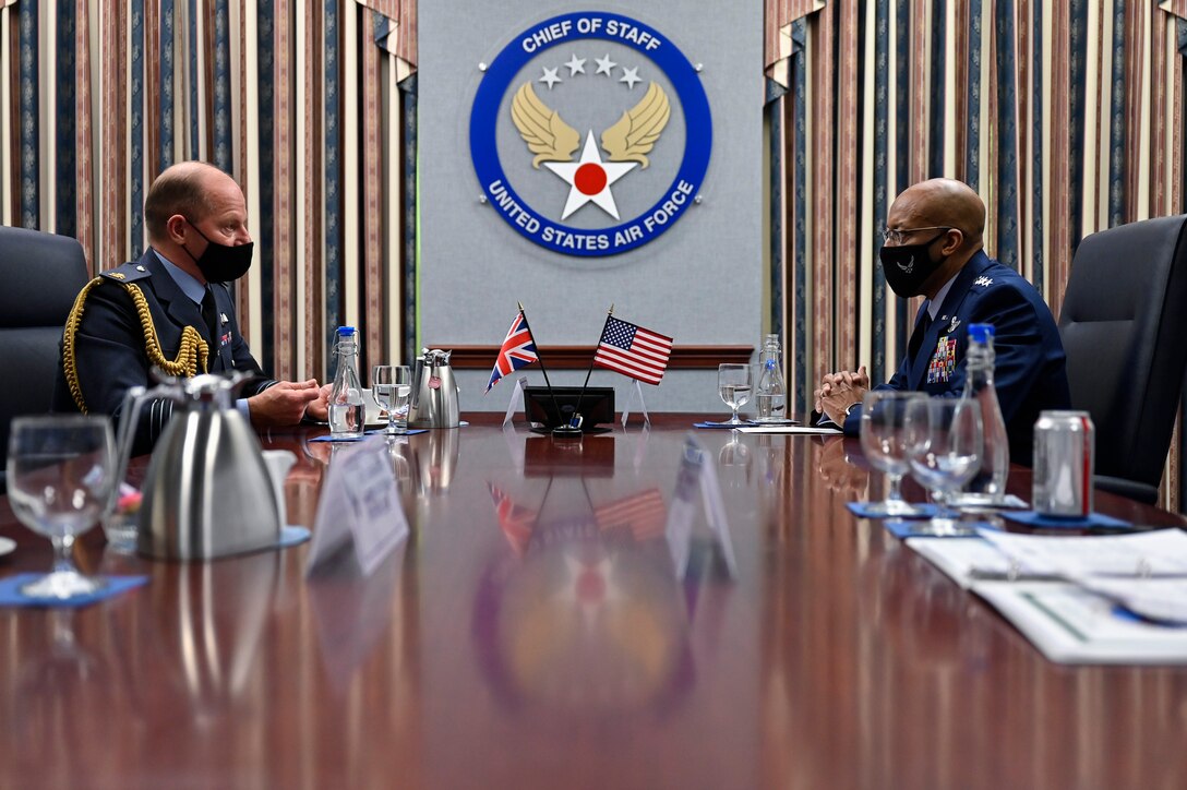 CSAF, CSO meet with ACM Wigston, sign US-UK Shared Vision Statement