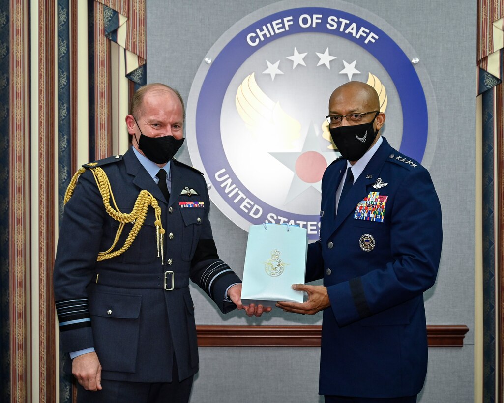 CSAF, CSO meet with ACM Wigston, sign US-UK Shared Vision Statement