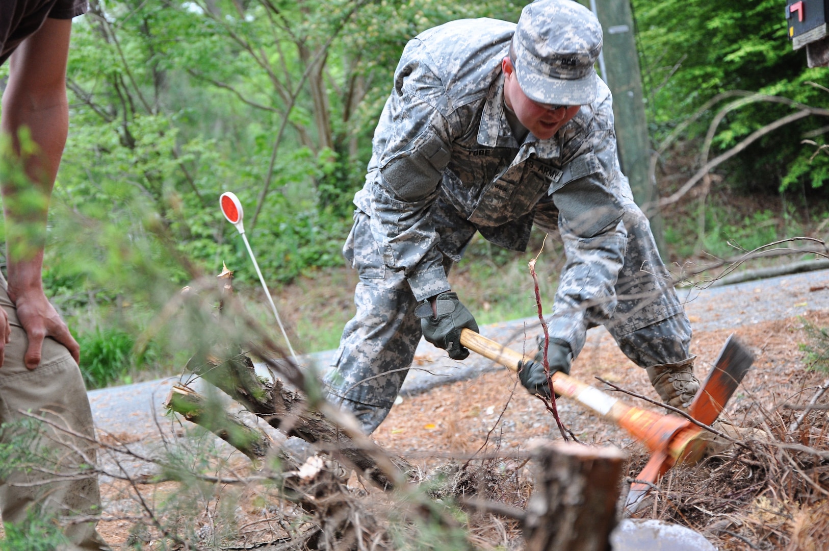 Officer candidates from Class 55 of the Virginia National Guard’s Officer Candidate School clear debris and work on landscape improvements May 4, 2013, as part of their class community project in Richmond, Va. (Photo by Staff Sgt. Terra C. Gatti, Virginia Guard Public Affairs)