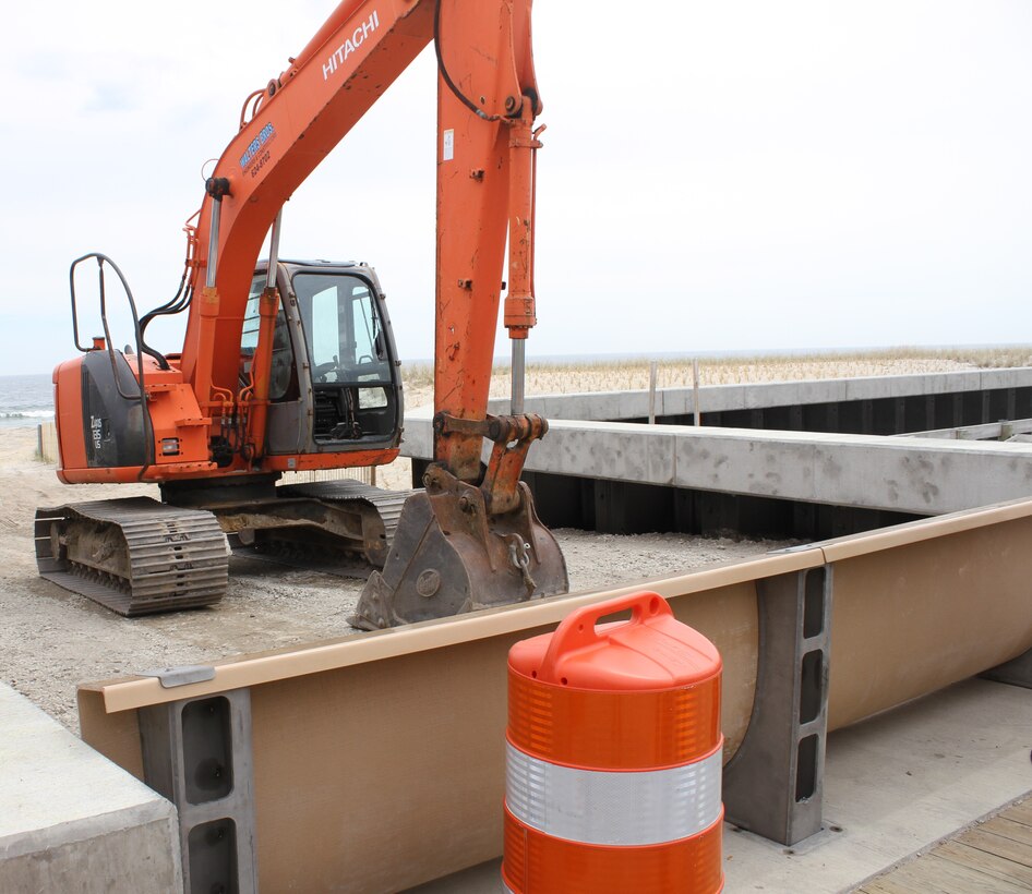 The Grant Avenue vehicular beach access includes a removable coastal flood barrier, which can be quickly installed prior to a storm, providing the municipality with the flexibility to manage beach access and storm situations appropriately.