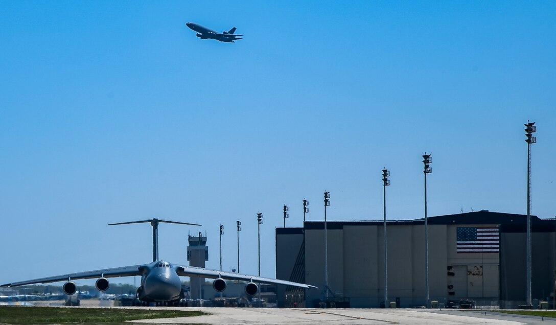 A C-5M Super Galaxy taxis down the flight line at Dover Air Force Base, Delaware, April 23, 2021. The C-5M is a strategic transport aircraft and the largest aircraft in the Air Force inventory. Its primary mission is to transport cargo and personnel for the Department of Defense. (U.S. Air Force photo by Airman 1st Class Stephani Barge)