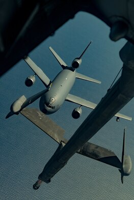 KC-10 Extender refueling