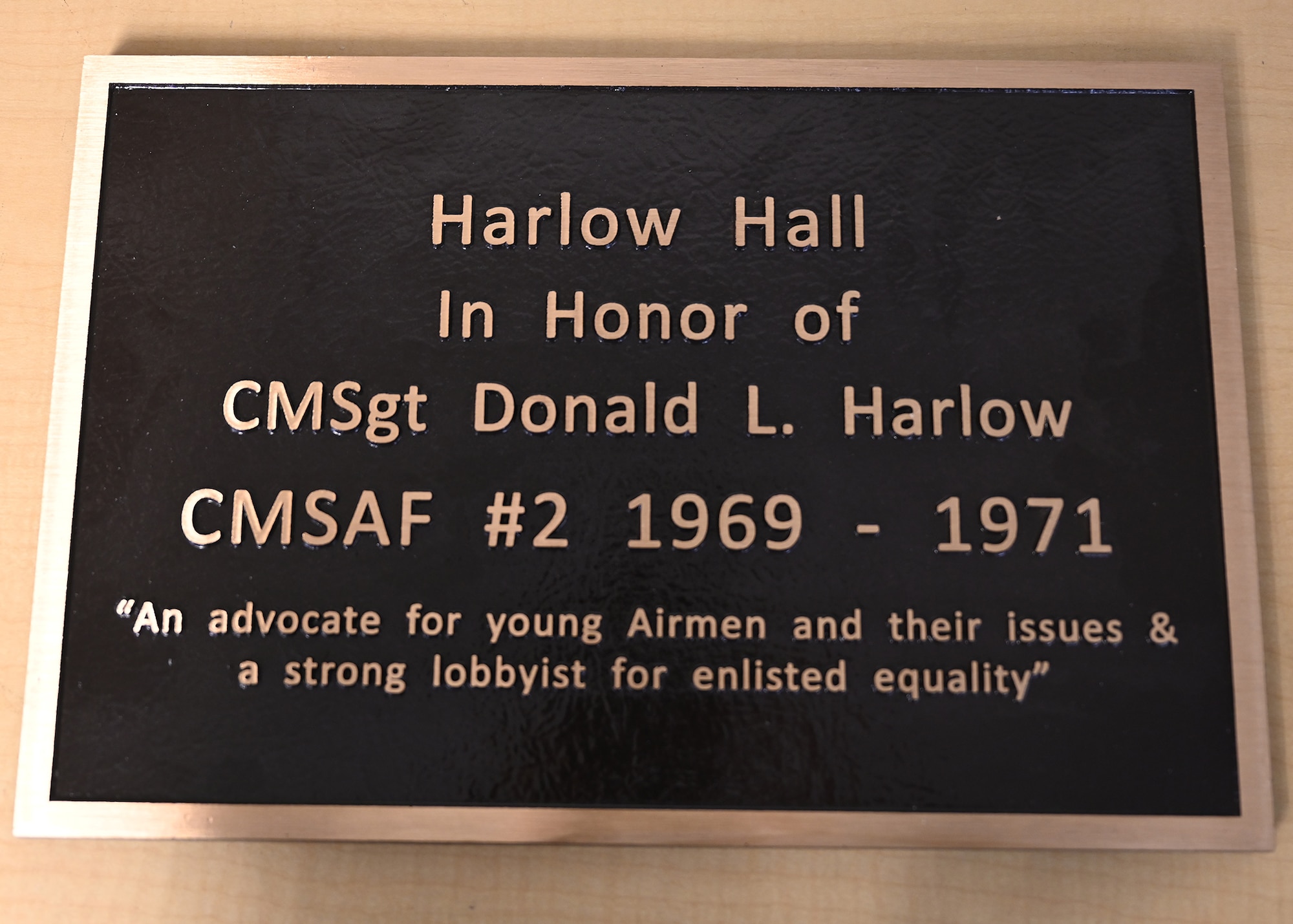honorific plaque