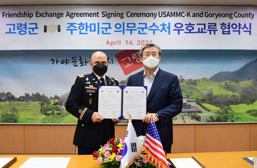 Lt. Col. Marcus D. Perkins, left, commander of the U.S. Army Medical Materiel Center-Korea, is pictured with Yong-hwan Kwak, governor of Goryeong County, South Korea. The two organizations signed a friendship agreement on April 14 to strengthen ties between the two organizations and countries. (Hyo Chu Kim)