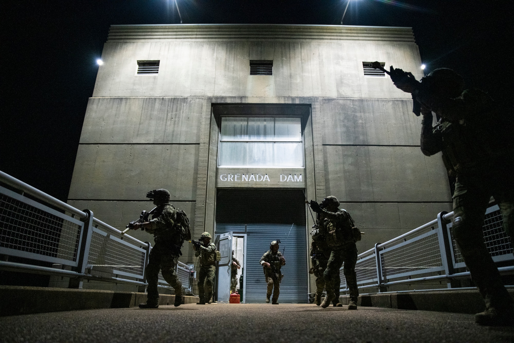 American and Uzbek Special Forces conduct training operations at the Grenada Dam as part of Exercise Southern Strike 2021, April 20, 2021. Southern Strike is an annual training exercise hosted by the Mississippi National Guard to increase combat readiness across all branches of the U.S. military. 
 (U.S. Air National Guard photo by Tech. Sgt. Jon Alderman)