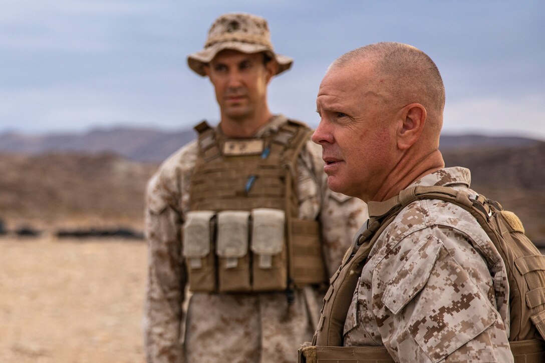 4th MARDIV CG Visits 2/23 Marines