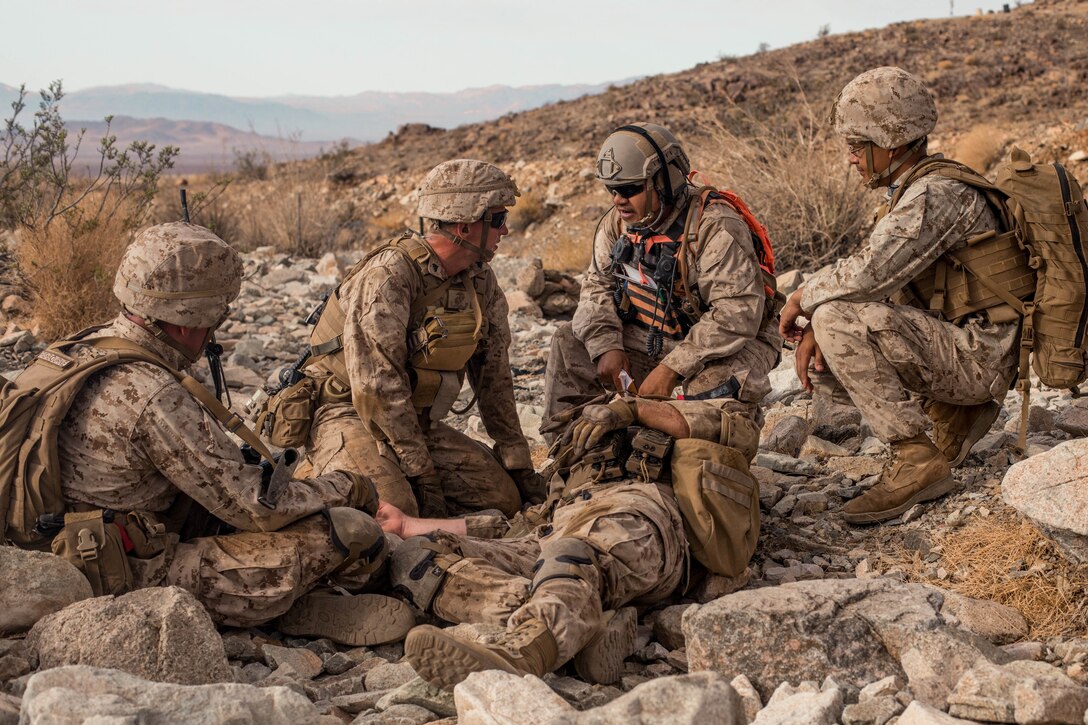4th MARDIV CG Visits 2/23 Marines